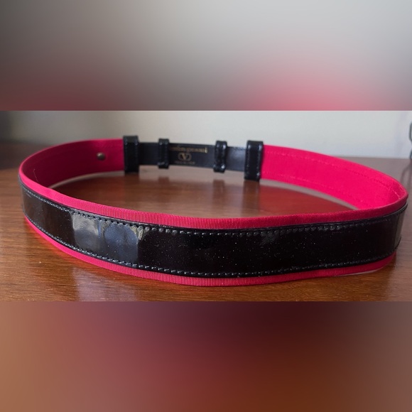 Vintage Valentino Garavani Red and Black patent leather belt - Picture 5 of 9